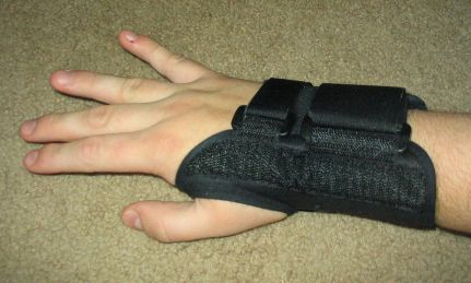 800px-Carpal_tunnel_splint